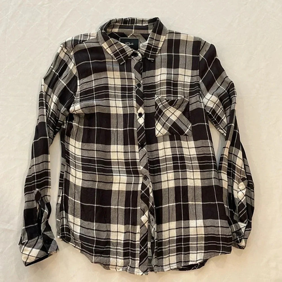 Rails Women’s button down plaid‎ rayon shirt small EUC - Picture 1 of 6